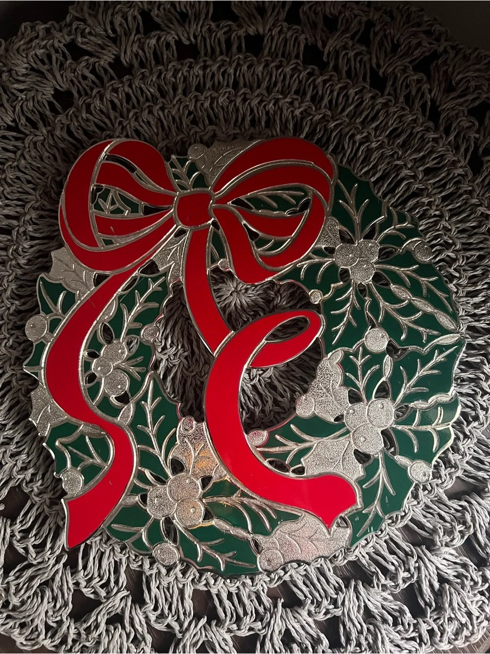 Vintage Oneida WM A Rogers Holiday Wreath trivet Red Bow metal Christmas